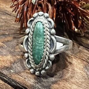 NOS Navajo Native American Ring Green Turquoise Oval Dainty Bell Trading Silver